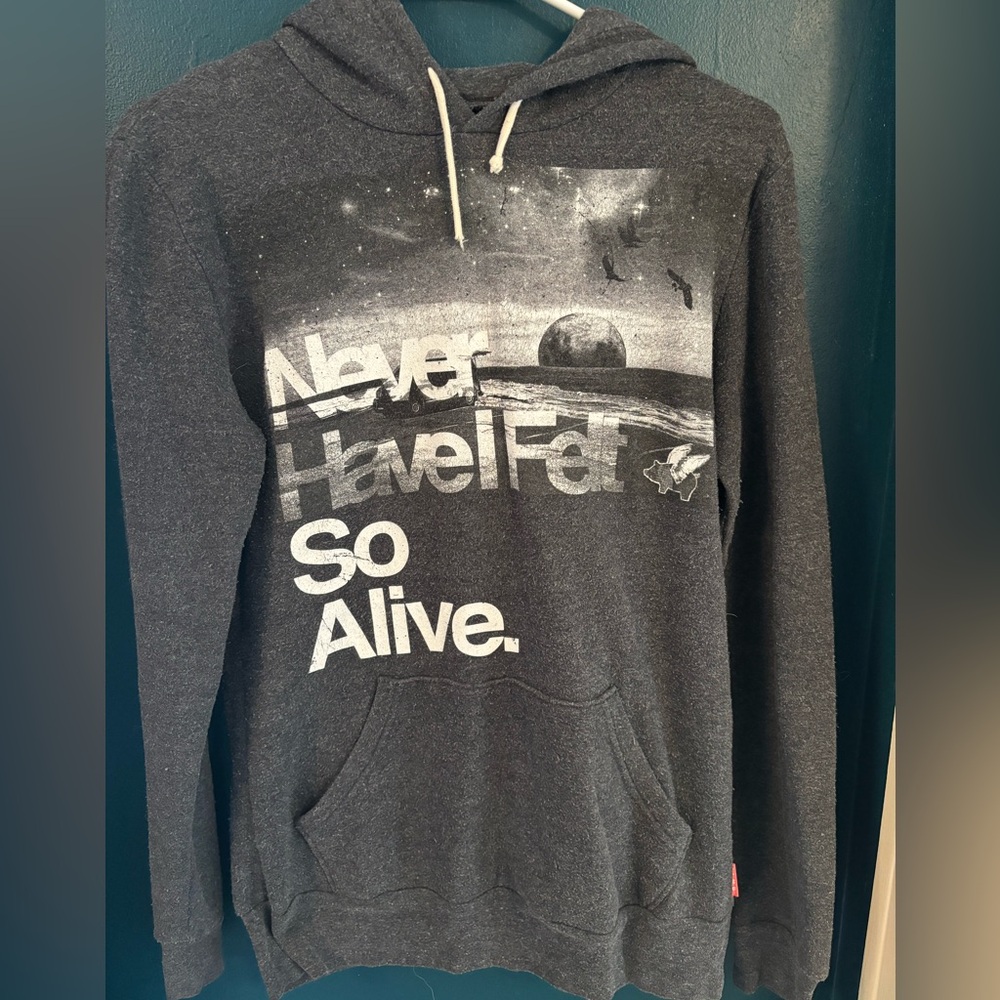 Great hoddie!